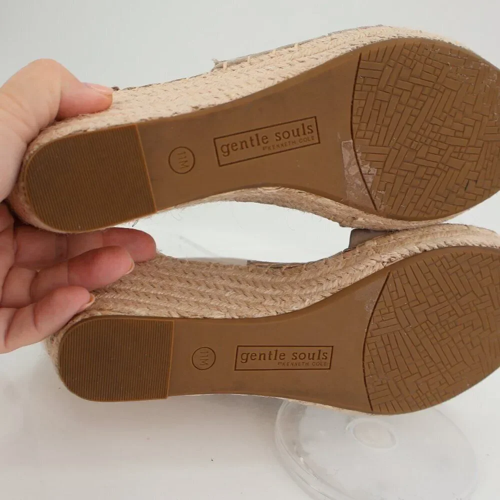 Gentle Souls Women's Colleen Sandal 11 Espadrille Wedge Cross Strap Beige Suede